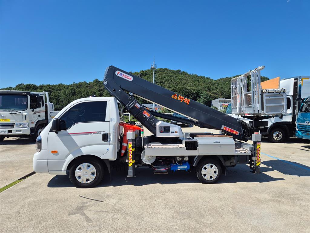 기아 봉고 1톤 고소작업차 2025년식 JB220SPA 붐 운전석 쪽 측면