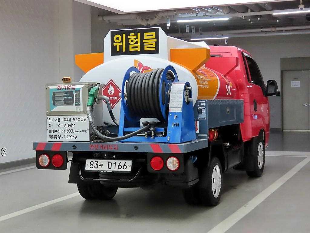 기아 봉고 1톤 탱크로리 2020년식 탱크와 위험물 표지