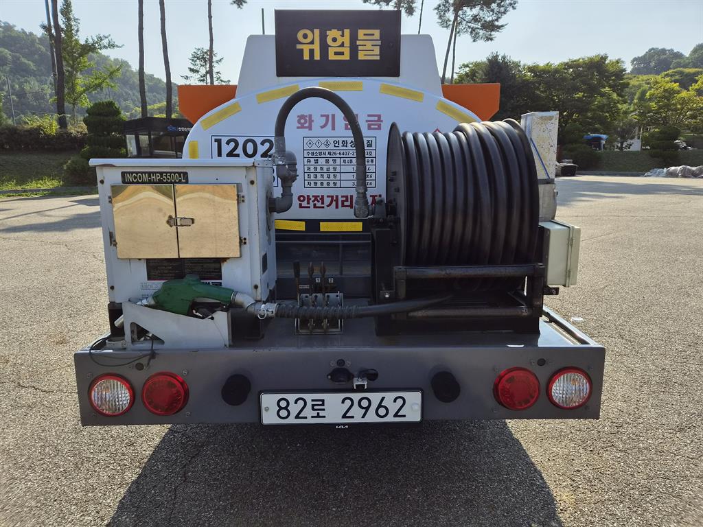 기아 봉고3 1톤 탱크로리 2022년식 후면 호스 릴과 계량기