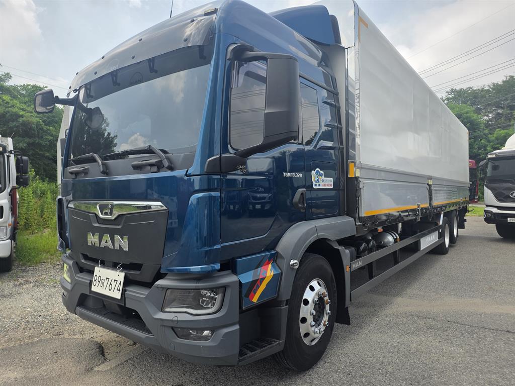 만(MAN) TGM 13톤 윙바디 2022년식 MAN TGM 윙바디 운전석 쪽 전측면