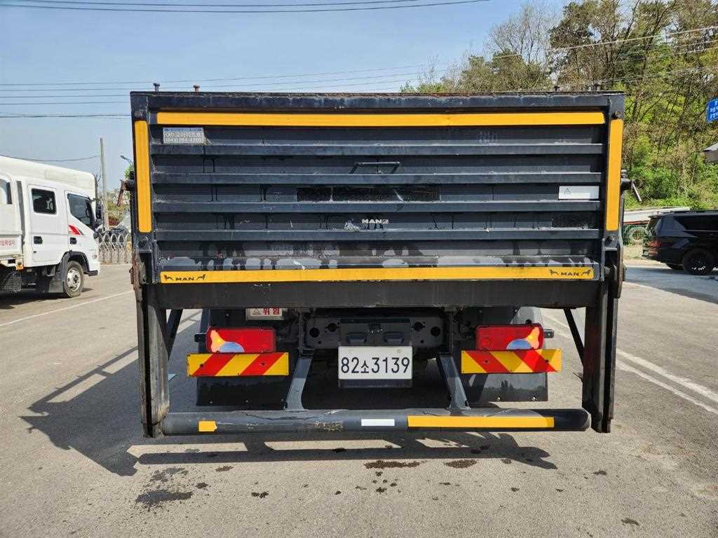 만(MAN) TGM 9.5톤 카고 2022년식 파워게이트 접힌 상태