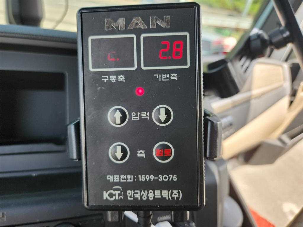 만(MAN) TGM 9.5톤 카고 2022년식 가변축 조작 리모컨