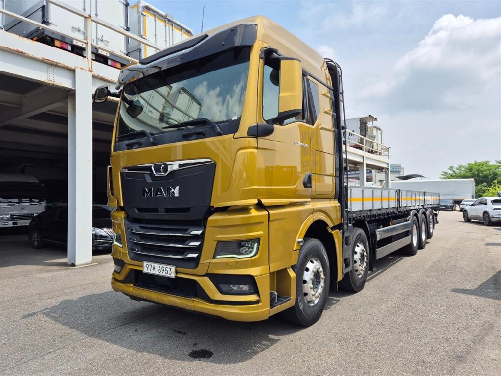 만(MAN) TGX 25톤 카고 2024년식 만 TGX 전측면 외관