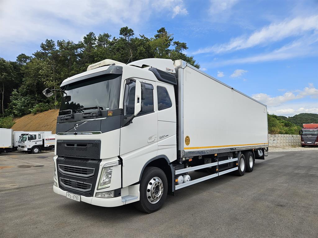 볼보 FH500 13톤 냉동탑 2019년식 볼보 FH500 냉동탑 운전석 쪽 전측면