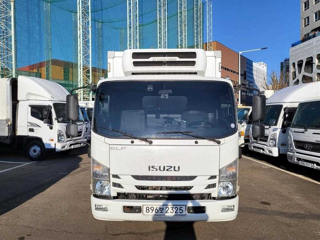 이스즈 엘프 3.5톤 냉동탑 2019년식 정면 ISUZU 그릴