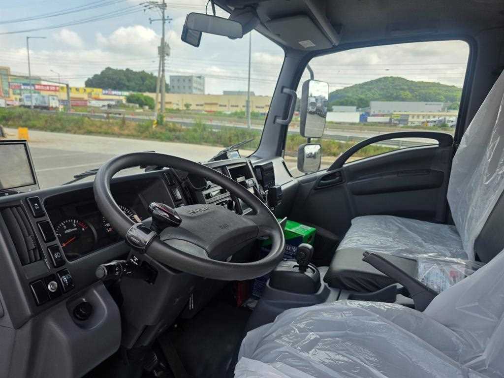 이스즈 3.5톤 냉동탑 2018년식 운전석 실내