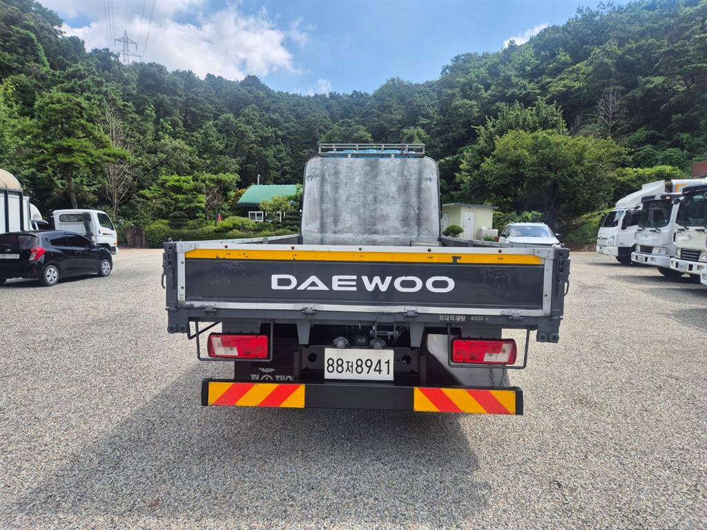 타타대우 더쎈 3.5톤 카고 2022년식 카고 적재함 후면