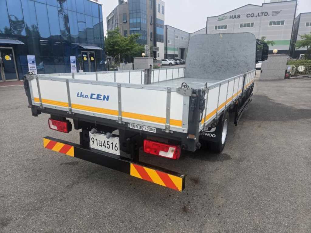 타타대우 더쎈 3.5톤 카고 2023년식 최대적재량 3,700kg 표기