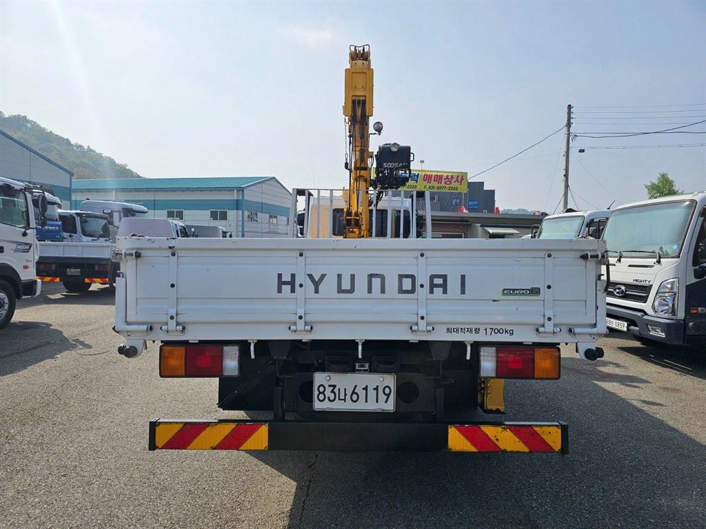 현대 메가트럭 5톤 카고크레인 2019년식 적재함 후면 표기