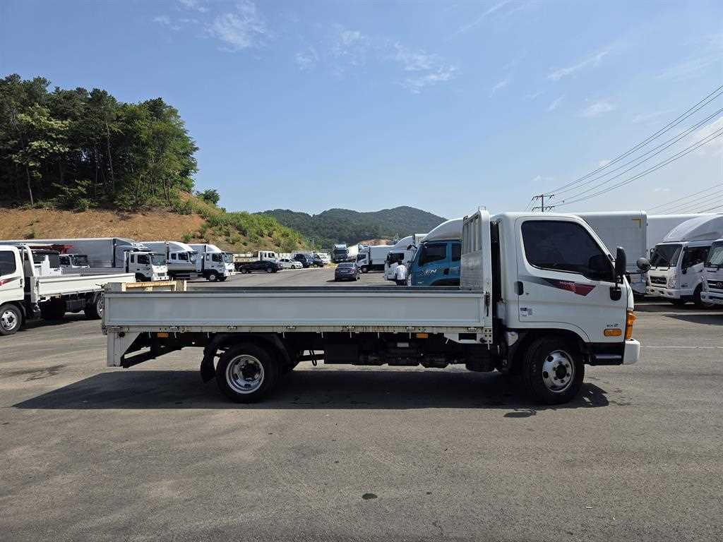 현대 마이티 2톤 카고 2023년식 조수석 쪽 측면