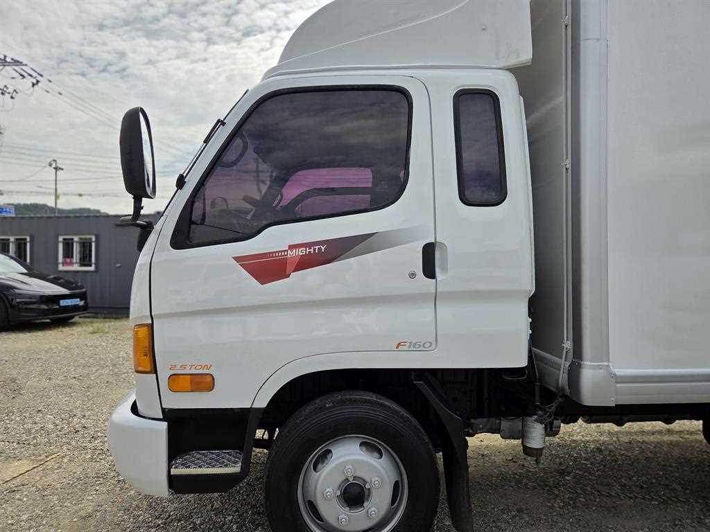 현대 마이티 2.5톤 내장탑 2011년식 캡 도어 2.5TON F160 표기