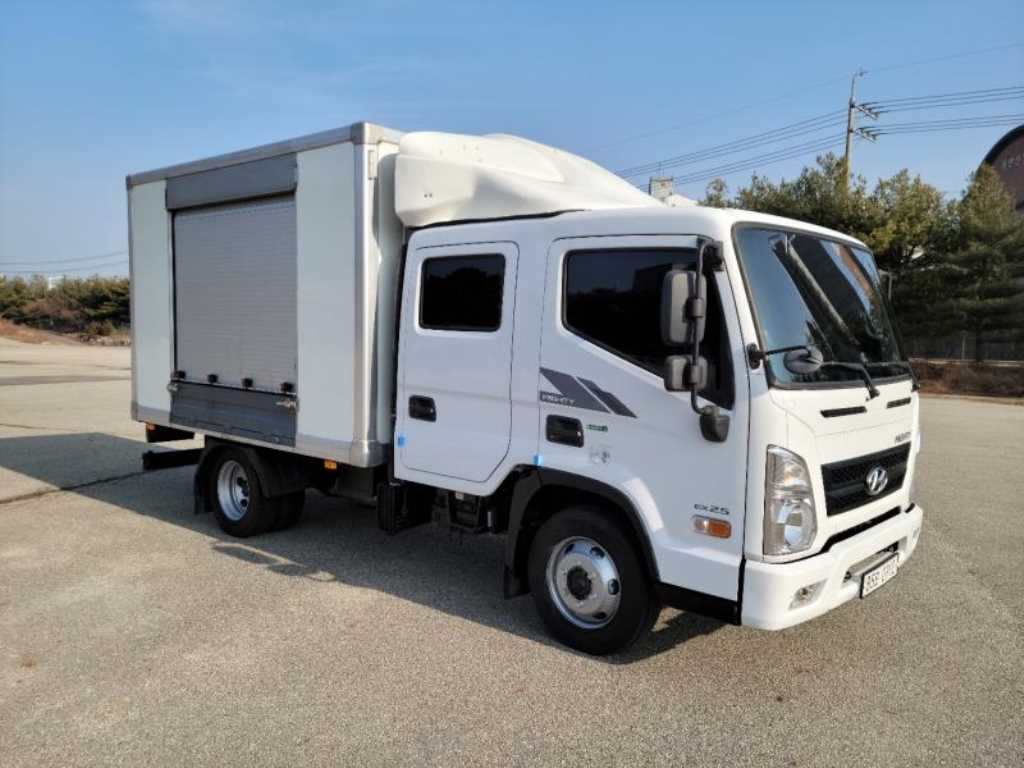 현대 마이티 2.5톤 내장탑 2019년식 조수석 쪽 전측면