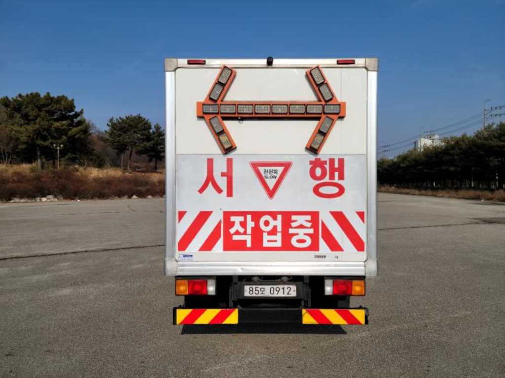 현대 마이티 2.5톤 내장탑 2019년식 LED 방향표시판 후면
