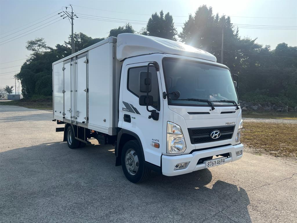 현대 마이티 2.5톤 내장탑 2019년식 마이티 내장탑 전측면