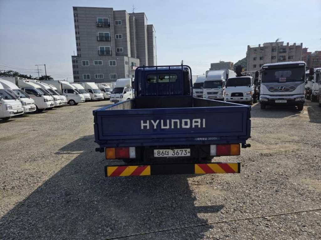 현대 마이티 2.5톤 카고 2021년식 후면 HYUNDAI 뒷문