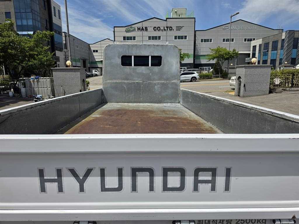 현대 마이티 2.5톤 카고 2024년식 적재함 안쪽과 갑바다이