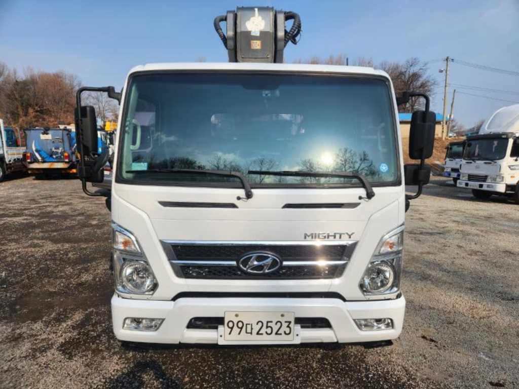 현대 마이티 3.5톤 고소작업차 2017년식 마이티 정면