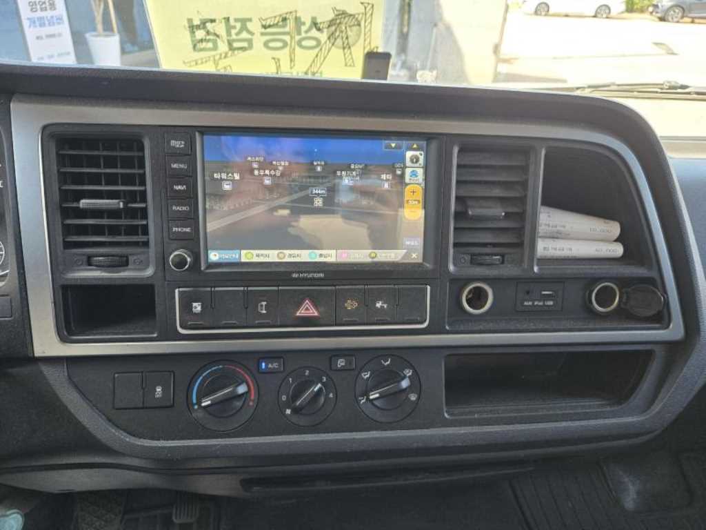 현대 마이티 3.5톤 내장탑 2019년식 센터페시아와 내비게이션