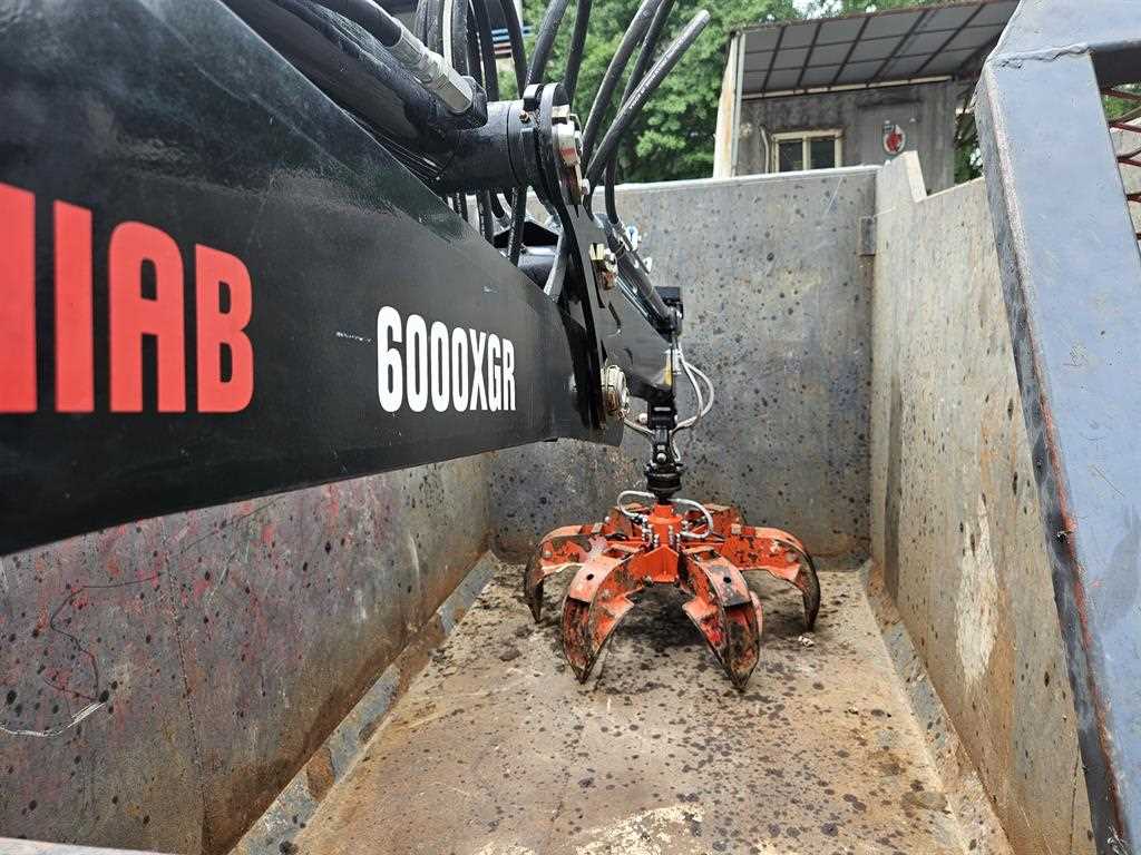 현대 마이티 3.5톤 집게차 2023년식 적재함 내부