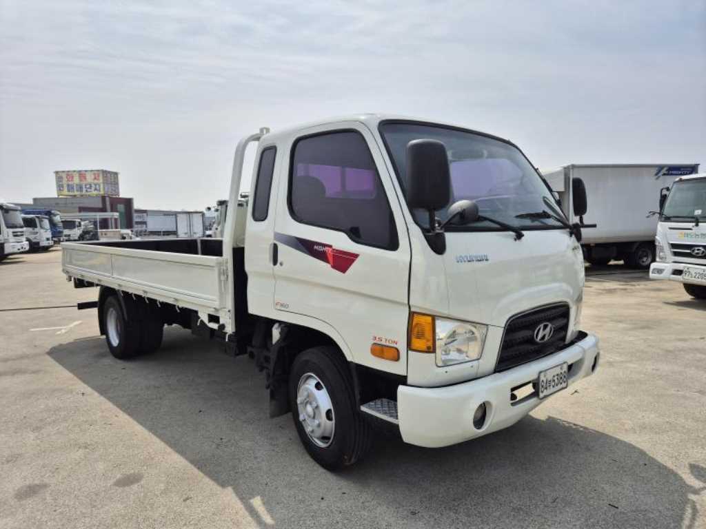 현대 마이티 3.5톤 카고 2012년식 조수석 쪽 전측면과 3.5TON 표기