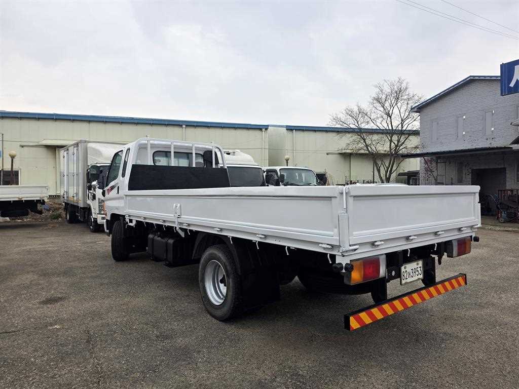 현대 마이티 3.5톤 카고 2014년식 카고 적재함 측면과 뒤축
