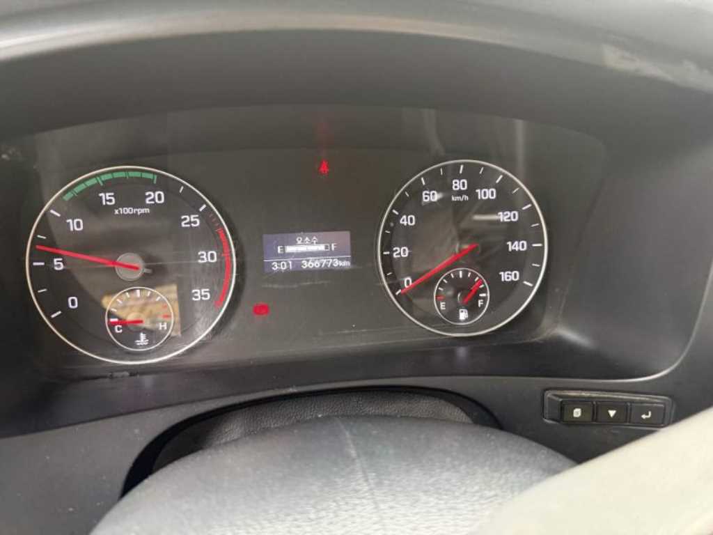 현대 마이티 3.5톤 카고 2017년식 계기판 주행거리 366,770km