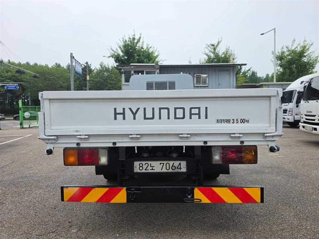 현대 마이티 3.5톤 카고 2020년식 카고 적재함 뒷문 표기