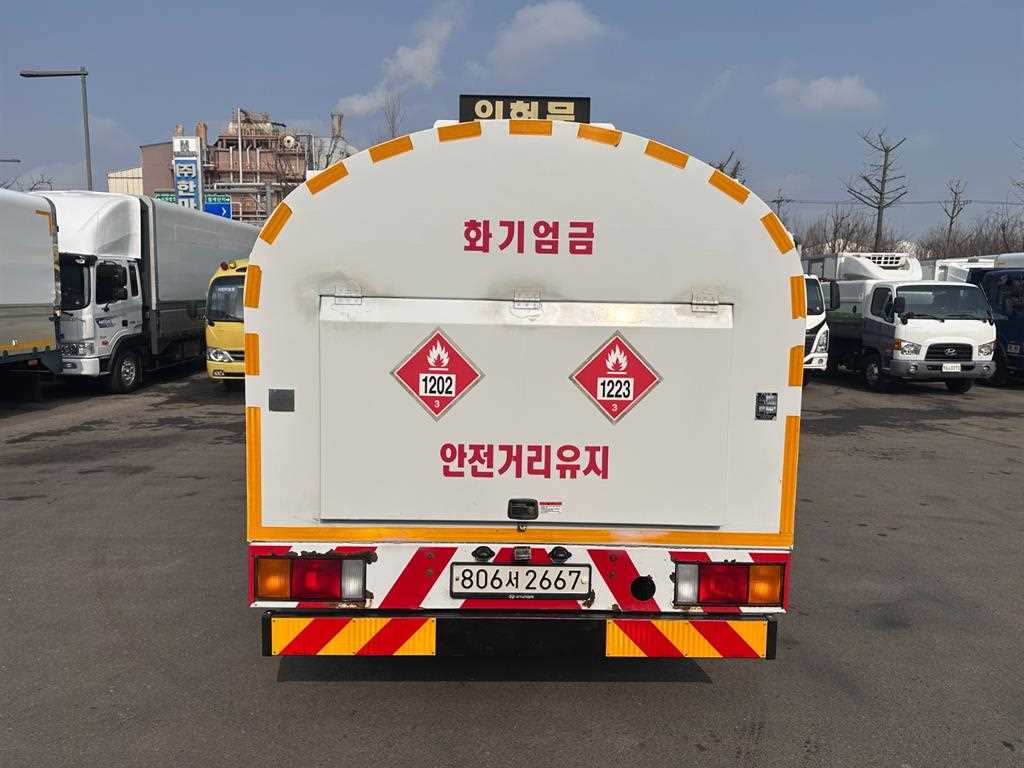 현대 마이티 3.5톤 탱크로리 2023년식 탱크로리 후면 표지