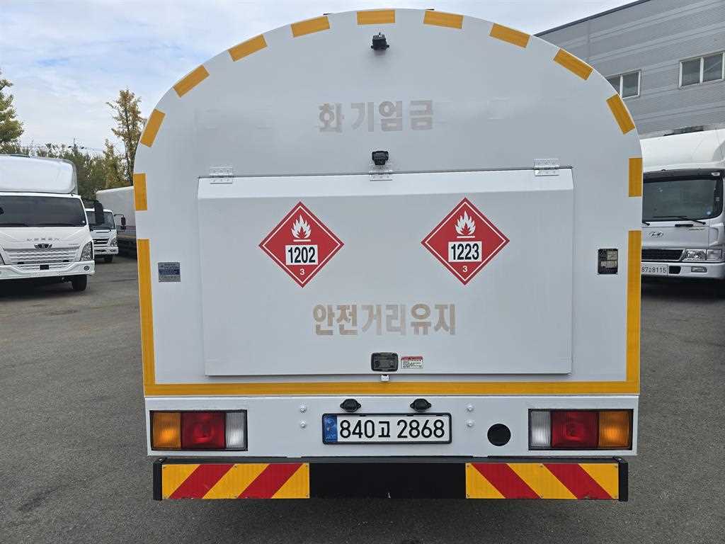 현대 마이티 3.5톤 탱크로리 2024년식 후면 장비함 도어
