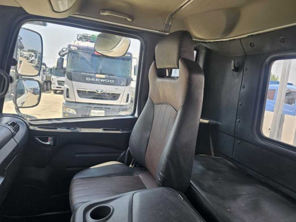 현대 메가트럭 4.5톤 버큠로리 2017년식 사진 7
