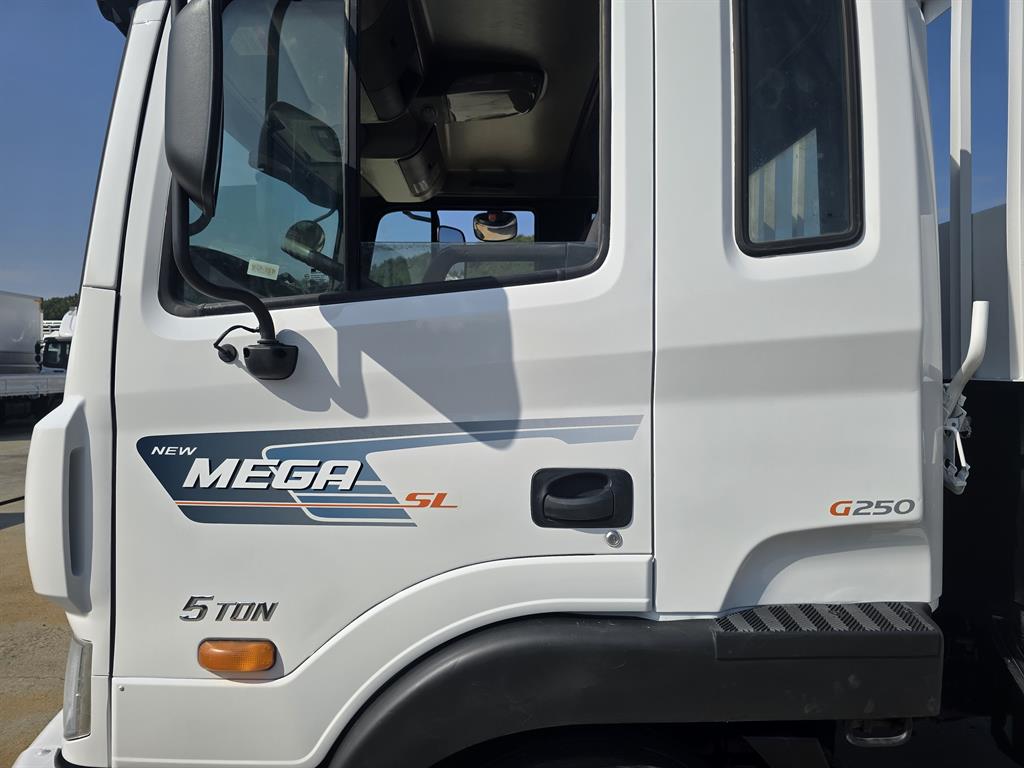 현대 메가트럭 4.5톤 카고 2011년식 NEW MEGA SL G250 캡 표기