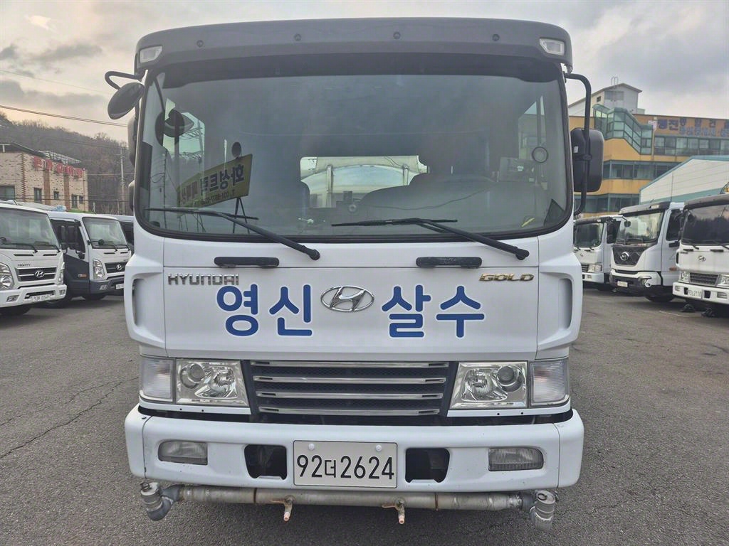 현대 메가트럭 5톤 살수차 2009년식 메가트럭 정면