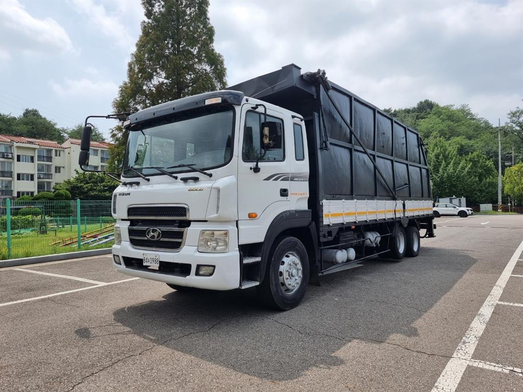 현대 메가트럭 5톤 집게차 2011년식 메가트럭 집게차 운전석 쪽 전측면