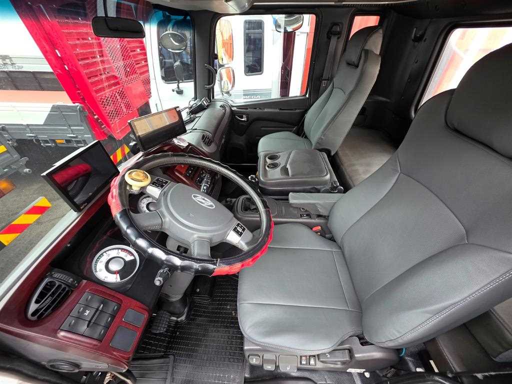 현대 메가트럭 5톤 카고 2015년식 메가트럭 실내
