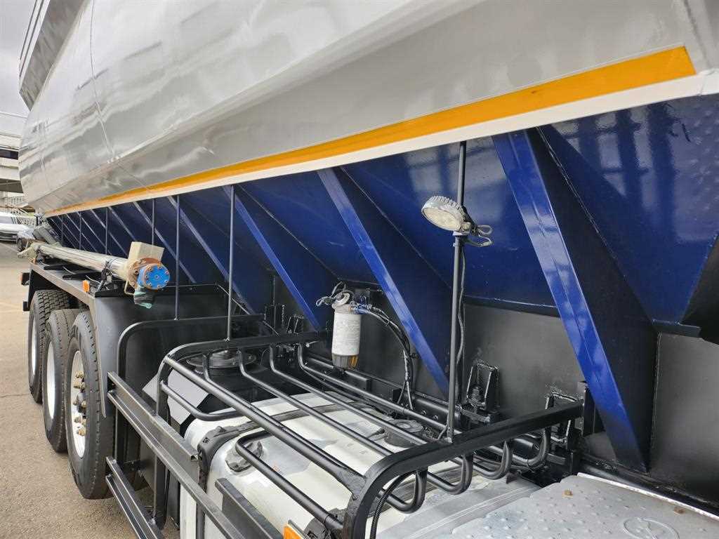 현대 엑시언트 21톤 사료운반차 2023년식 탱크 하부 프레임