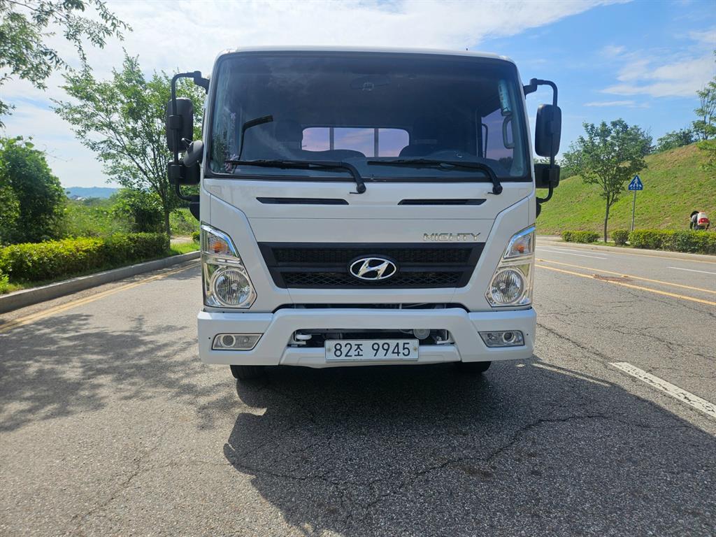 현대 올뉴마이티 2.5톤 카고 2015년식 정면 그릴과 전조등