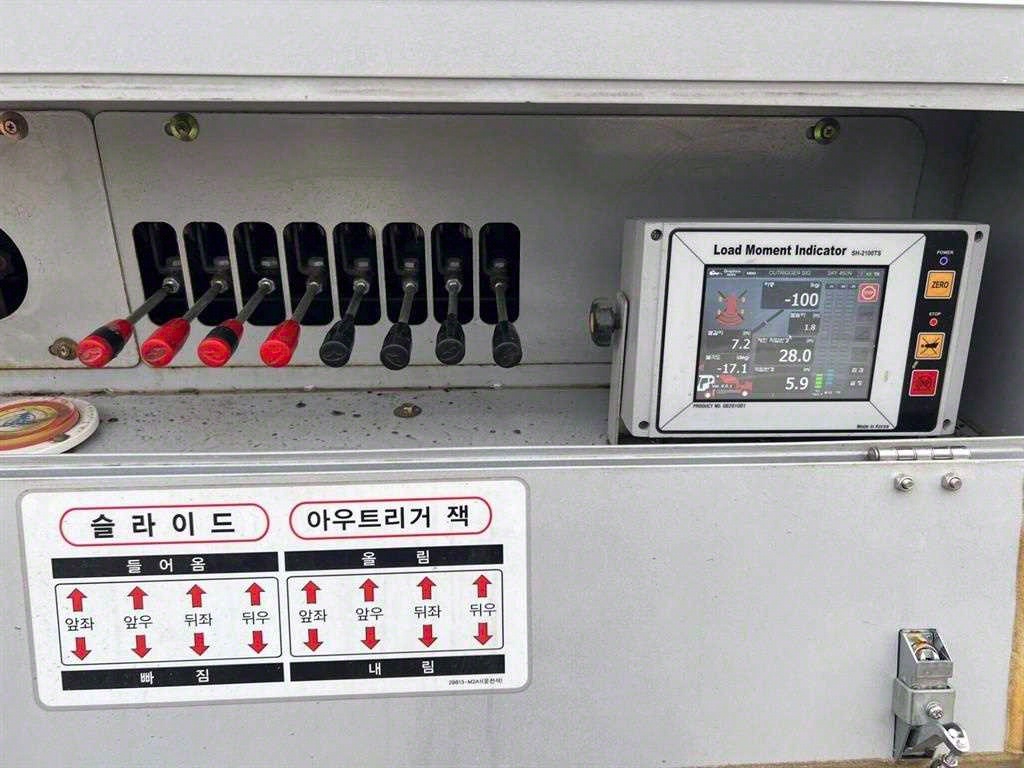 현대 파비스 5톤 고소작업차 2020년식 아웃트리거 조작 레버