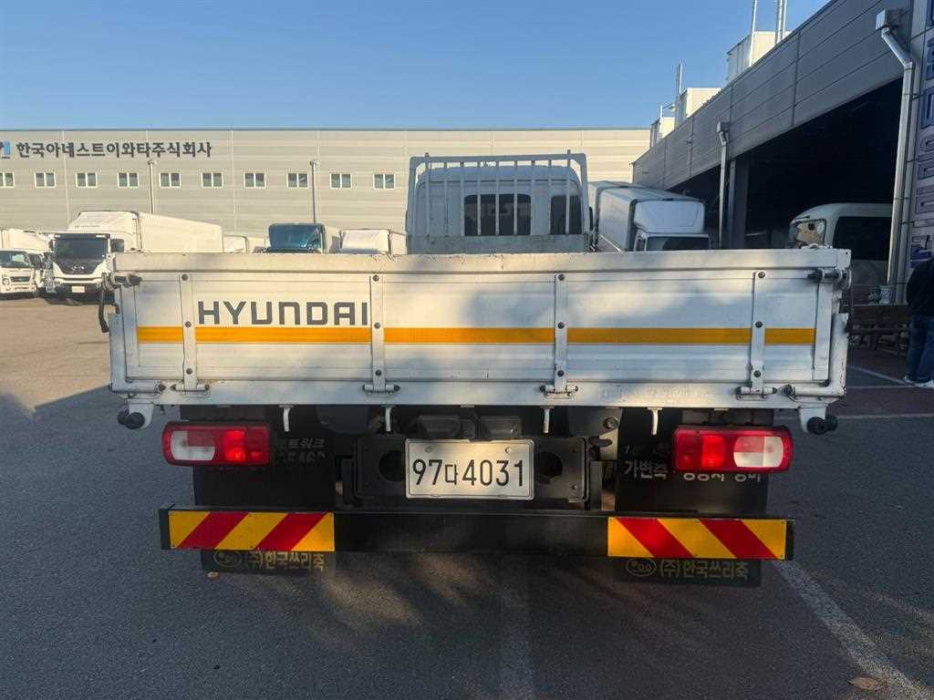 현대 파비스 7.5톤 카고 2023년식 적재함 뒷문