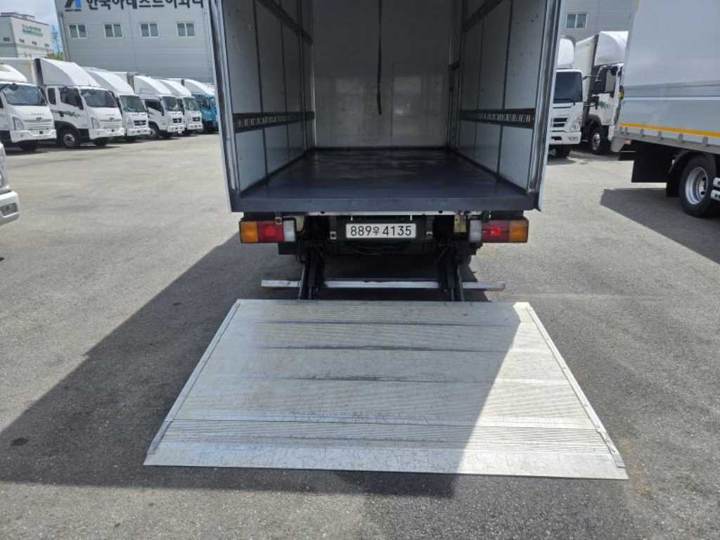 2.5톤 내장탑 2023년식 사진 8
