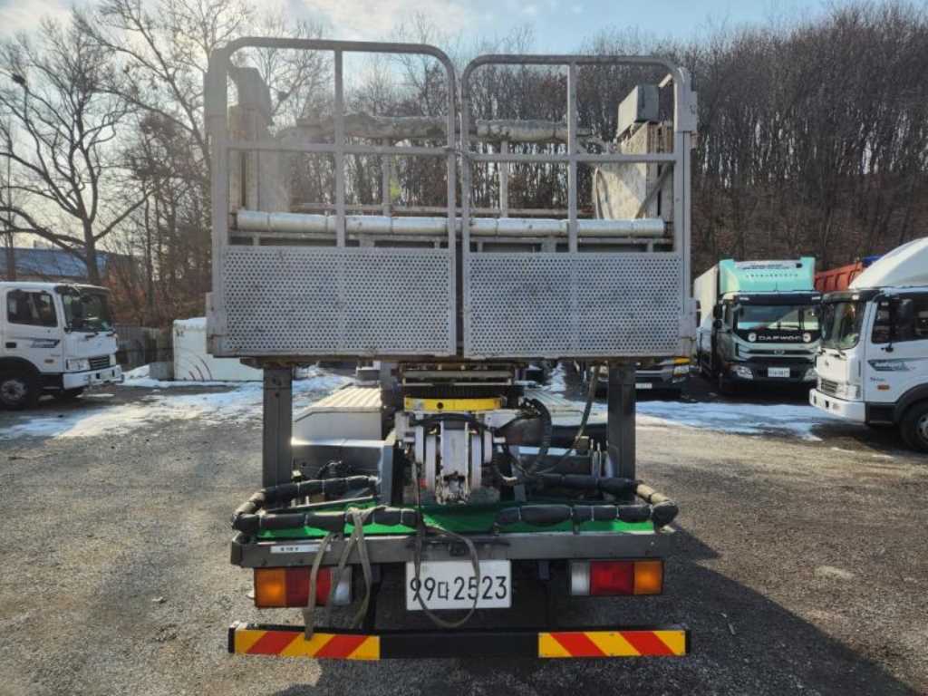 3.5톤 고소작업차 2017년식 사진 4