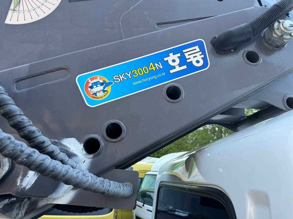 3.5톤 고소작업차 2018년식 사진 7